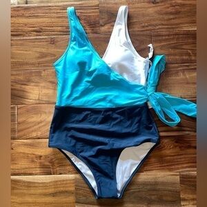 Cupshe Wrap Style Swimsuit Size Small NWT